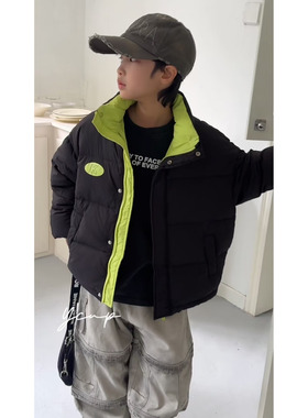 11.22宇C黑色刺绣字母常规款羽绒服8009