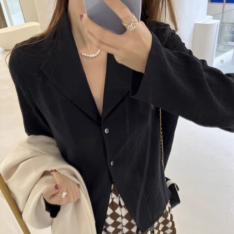 张涩涩2024春季新款衬衣轻盈如丝线条勾勒‘燕子’翻领短款衬衫女