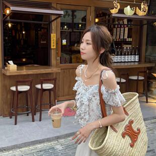 张涩涩 重工木耳边一字领露肩碎花雪纺小清新吊带上衣女夏季外穿