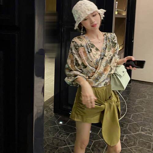 张涩涩 v领雪纺衫气质碎花后背蝴蝶结系带上衣女春秋
