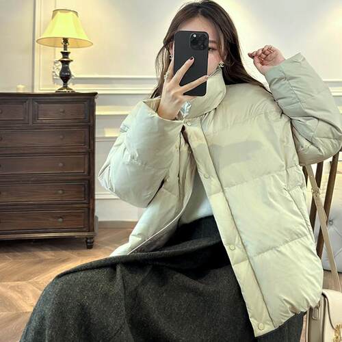 张涩涩2024冬季新款豆花蓬松有型防风御寒短款小个子淡绿色羽绒服