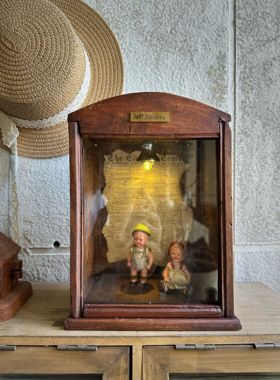 Vintage中古展示架古董娃娃微缩家具带灯 美式复古储物箱摄影道具