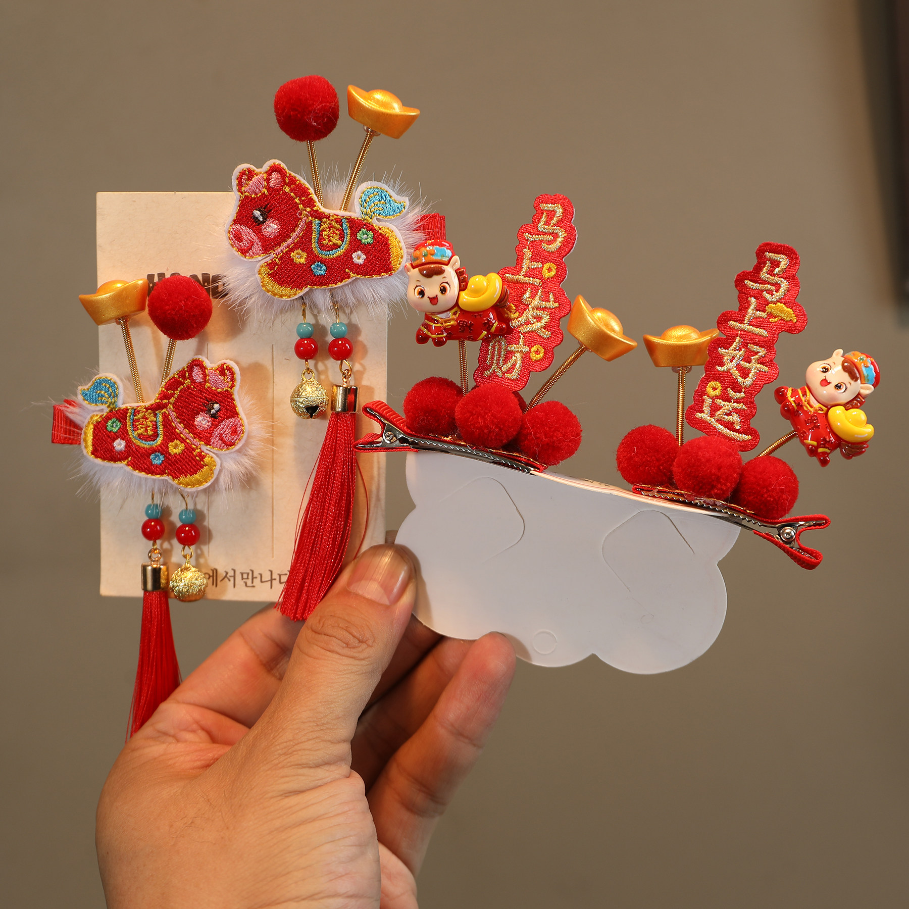 儿童中国风红色新年发夹女童马年毛球流苏发卡儿童喜庆头饰发饰