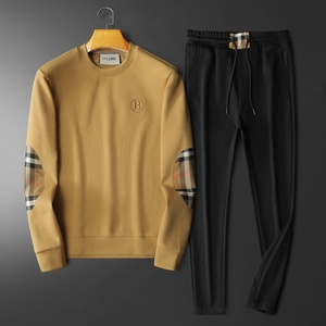 F6077 T017 P240 2025新款秋季卫衣长裤运动休闲套装 卡其-黑底图，男装休闲套装，钱塘6077