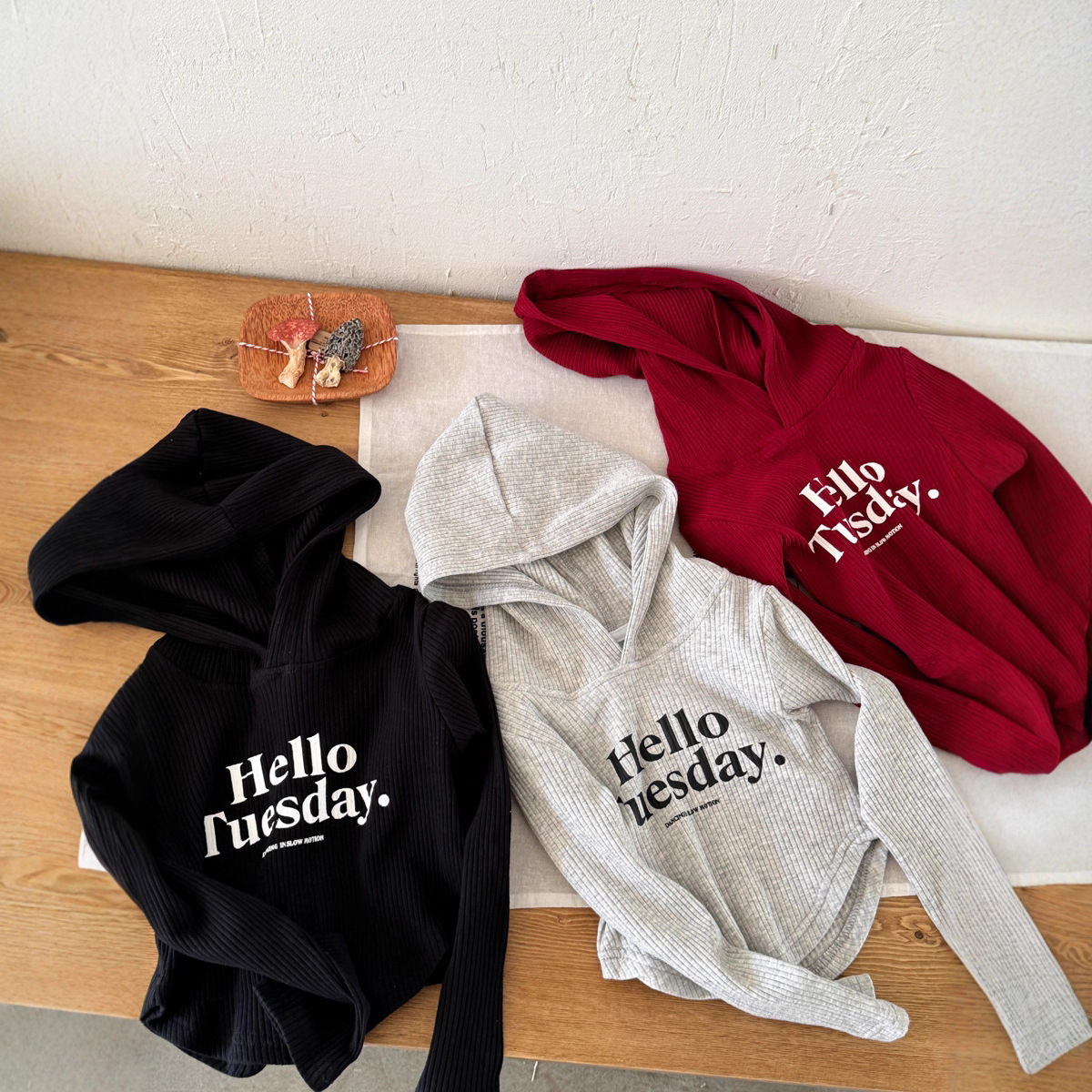 韩系童装新 女童秋季新款韩版字母连帽圆弧上衣 儿童坑条针织打底