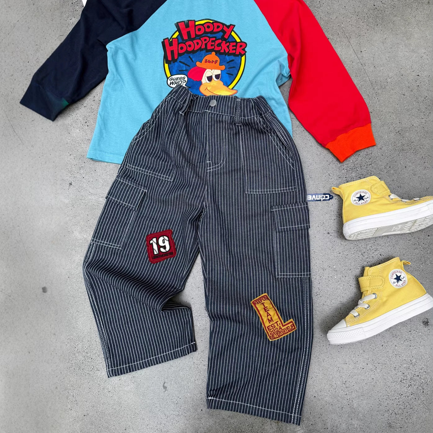 韩系童装2026春款儿童个性贴标条纹口袋工装裤男女童宽松直筒裤潮