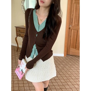 Chic Studio 叠穿层次感 撞色假两件V领修身针织开衫