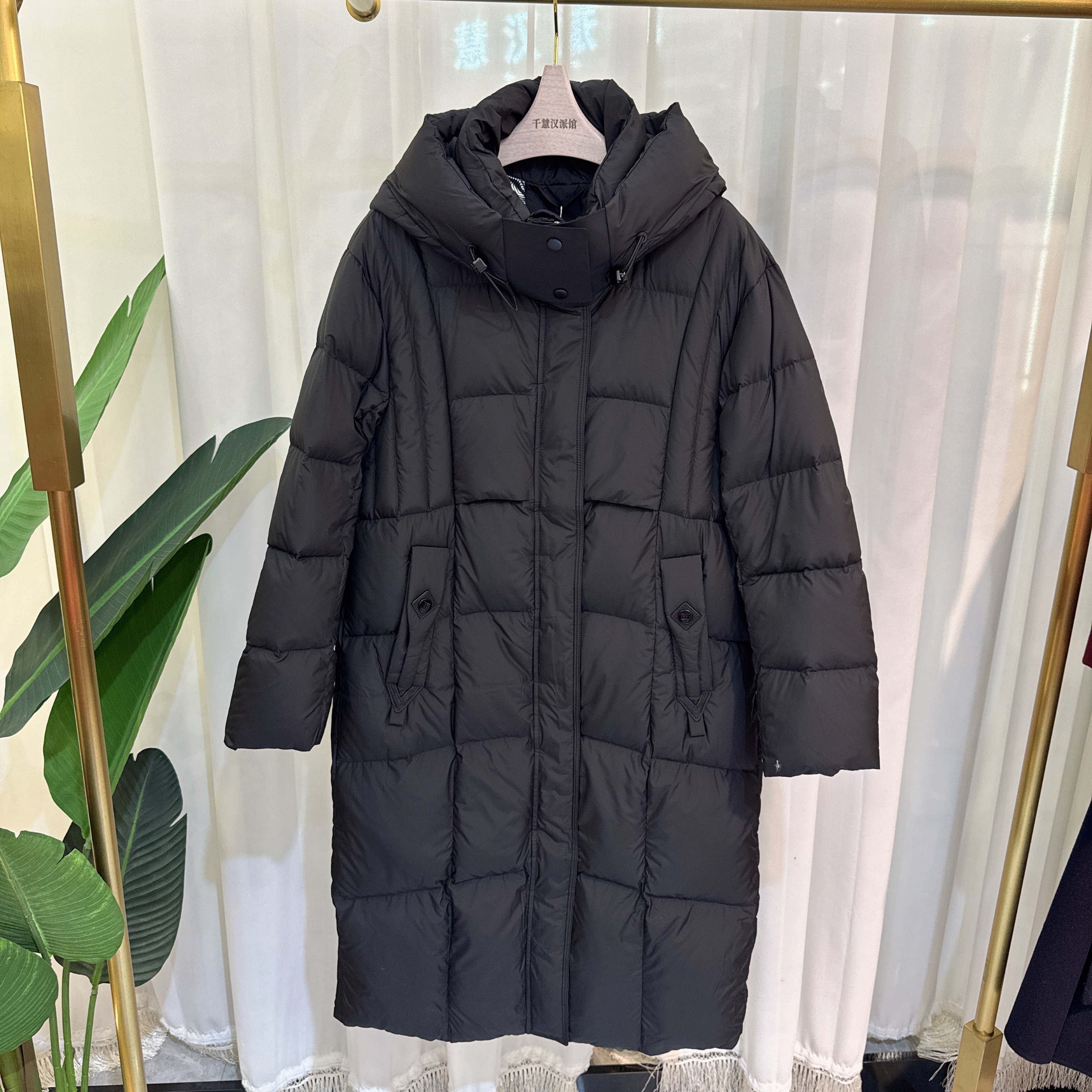 25D537时尚羽绒服女长款保暖连帽