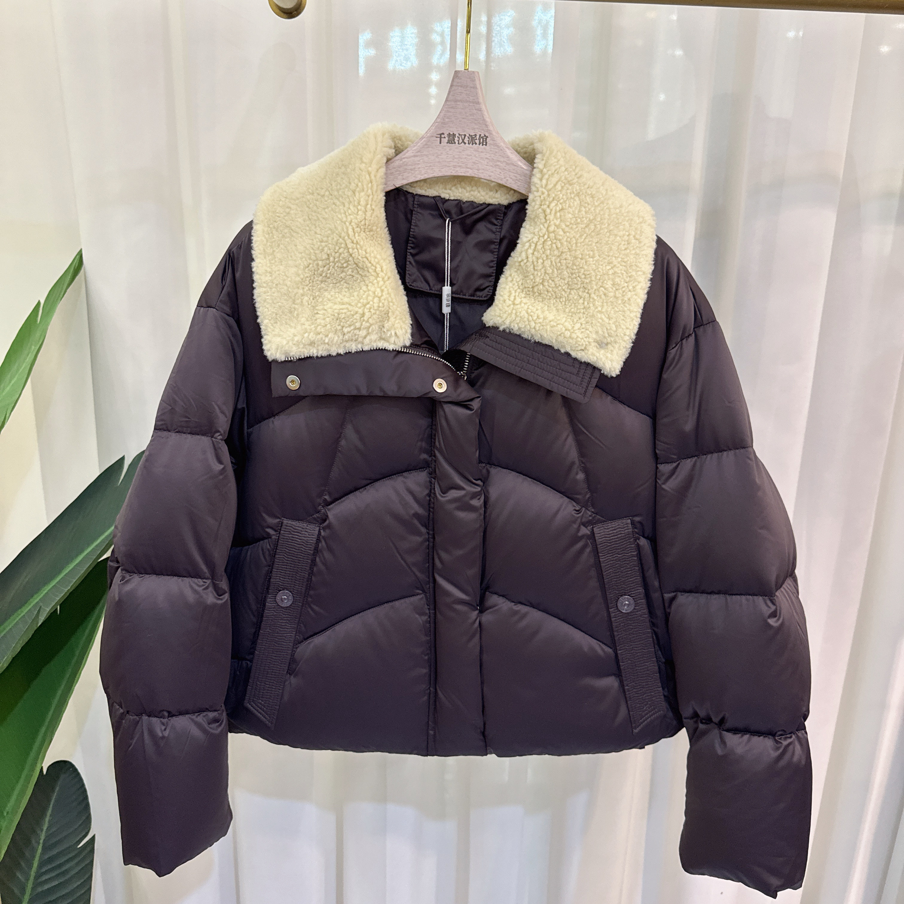 25D533时尚羽绒服女短款保暖翻领90白鸭绒气质2025冬季专柜正品