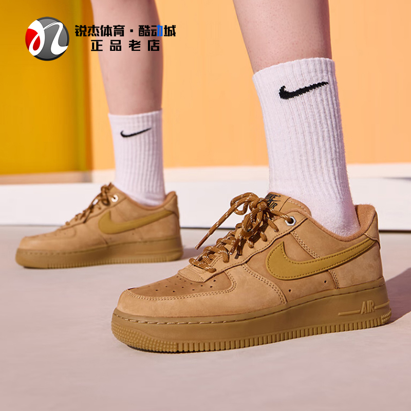 耐克Nike女子空军绒面休闲板鞋