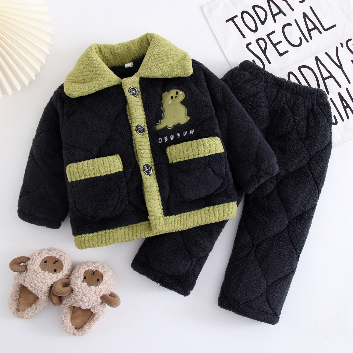 冬季男童法兰绒三层夹棉加厚家居服套装男孩保暖珊瑚绒睡衣中大童