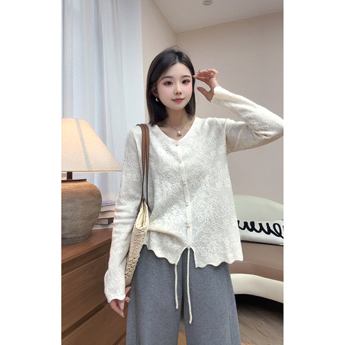 “奶油布蕾”韩式立体休闲浮雕纺纱提花针织长袖V领早春新款女