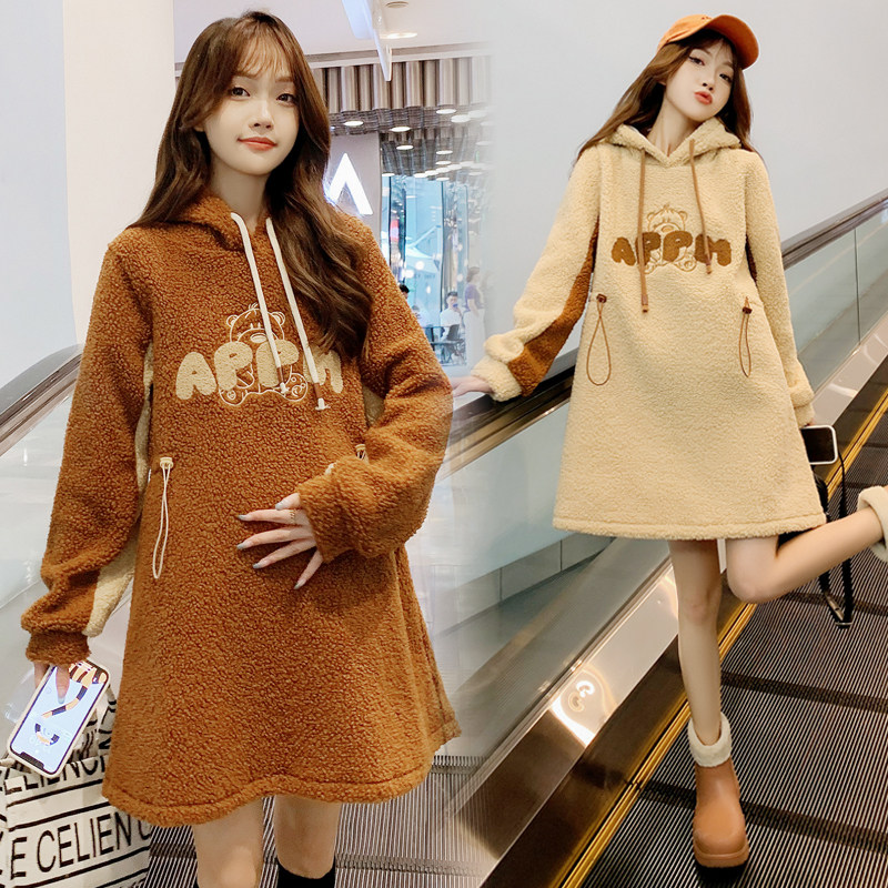 출산 가을 겨울 스웨터 세련된 나들이 새 양털 스웨터 스커트 플러스 벨벳 두꺼운 자수 핫 엄마 드레스 한국