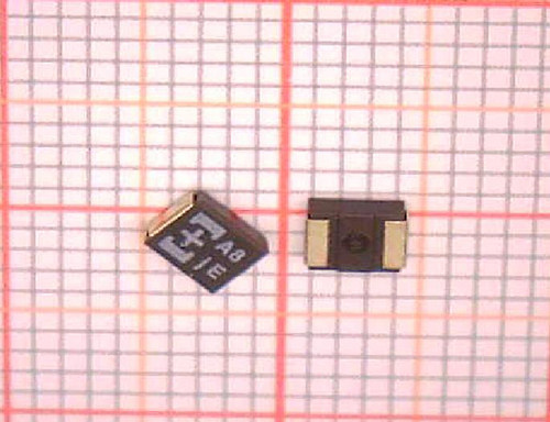 16TQC100MYF松下Panasonic三洋高分子钽电容100UF 16V 50mΩ内阻