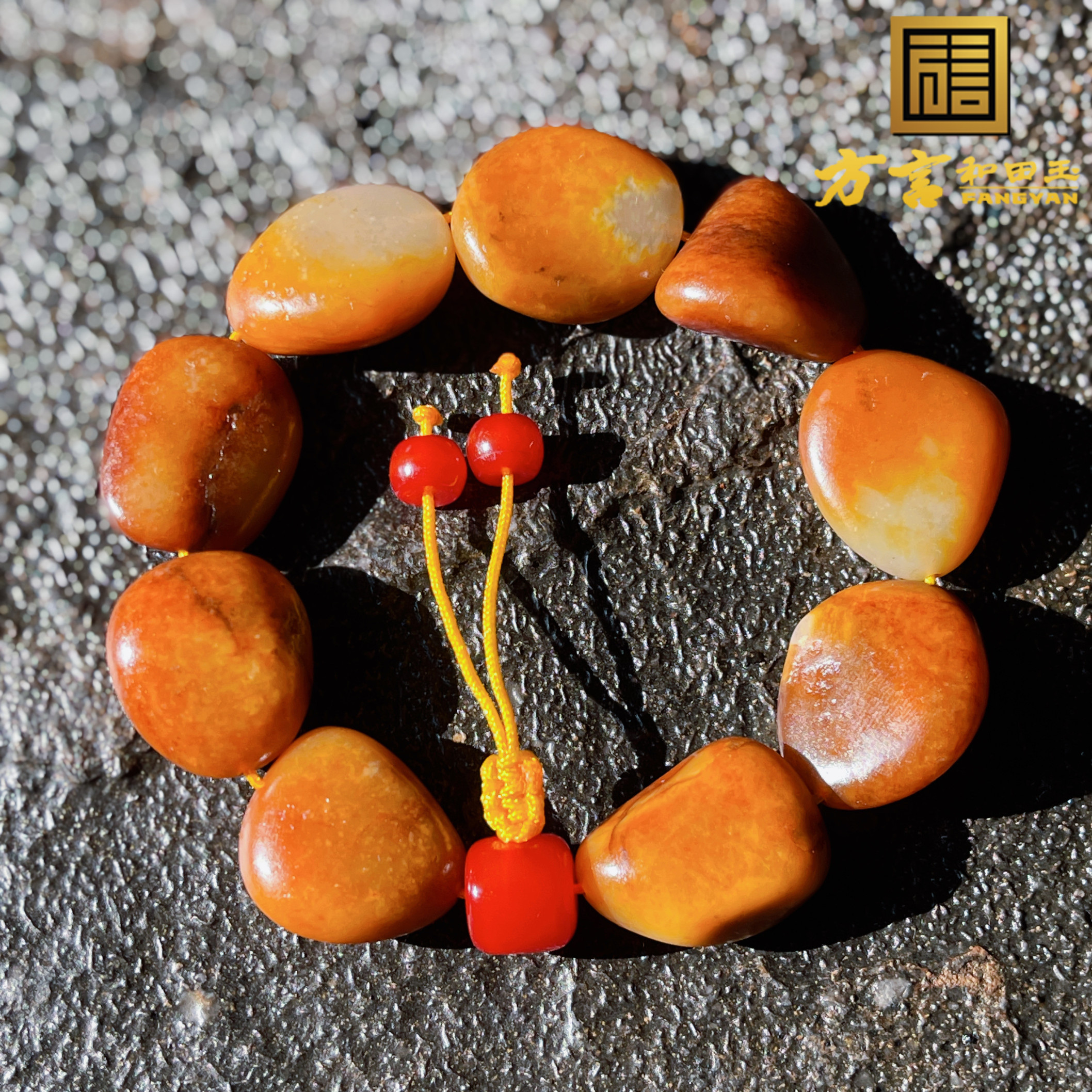 惊方言精品和田玉珍品新疆老熟如酥黄沁皮金包银籽料原石手串w2