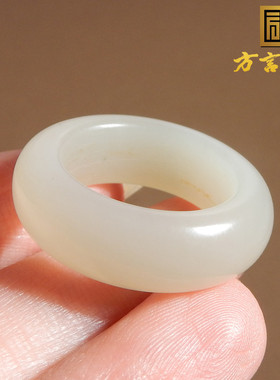 新疆细腻油润黑山白玉卡18mm戒指