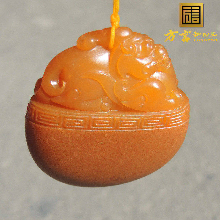 方言和田玉镇店之宝珍稀黄色名品白皮黄金黄玉籽料府上有龙吊坠F
