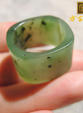 美美哒方言和田玉俄罗斯老坑碧玉菠菜绿19mm方型特色玉指环戒指O