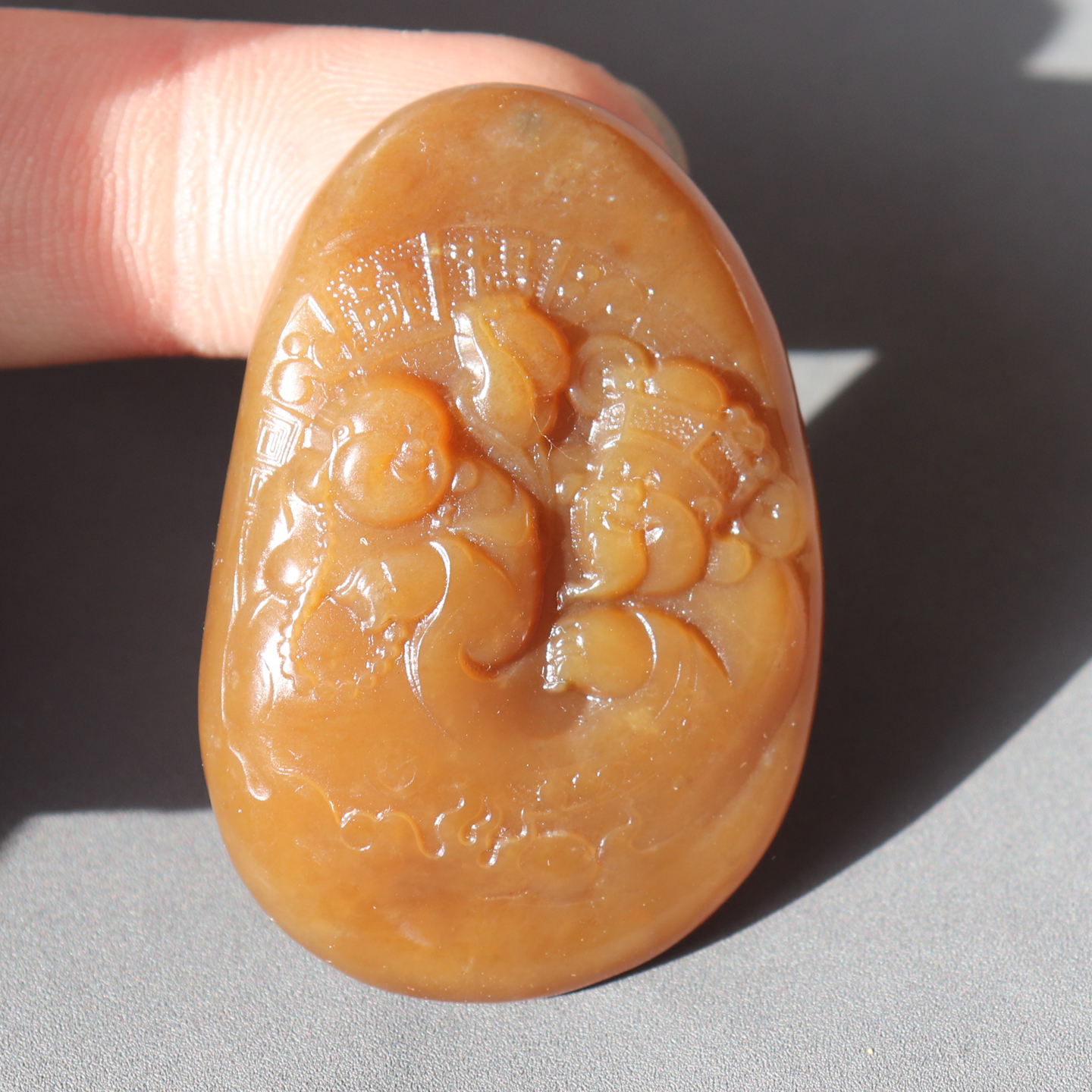 惊呆方言和田玉精品级新疆且末料油润细腻糖玉财富双收吊坠挂件A8