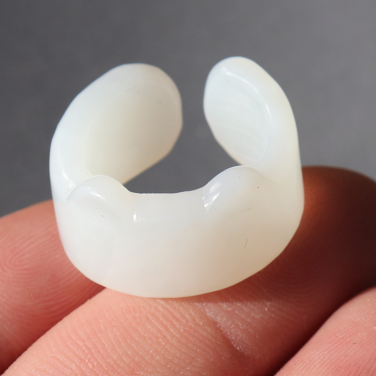 市场价6000亏本380回馈俄罗斯细腻老坑料羊脂白玉17.5mm猫戒A8