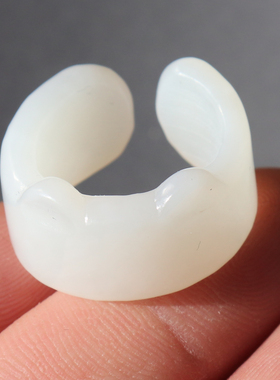 市场价6000亏本380回馈俄罗斯细腻老坑料羊脂白玉17.5mm猫戒A8