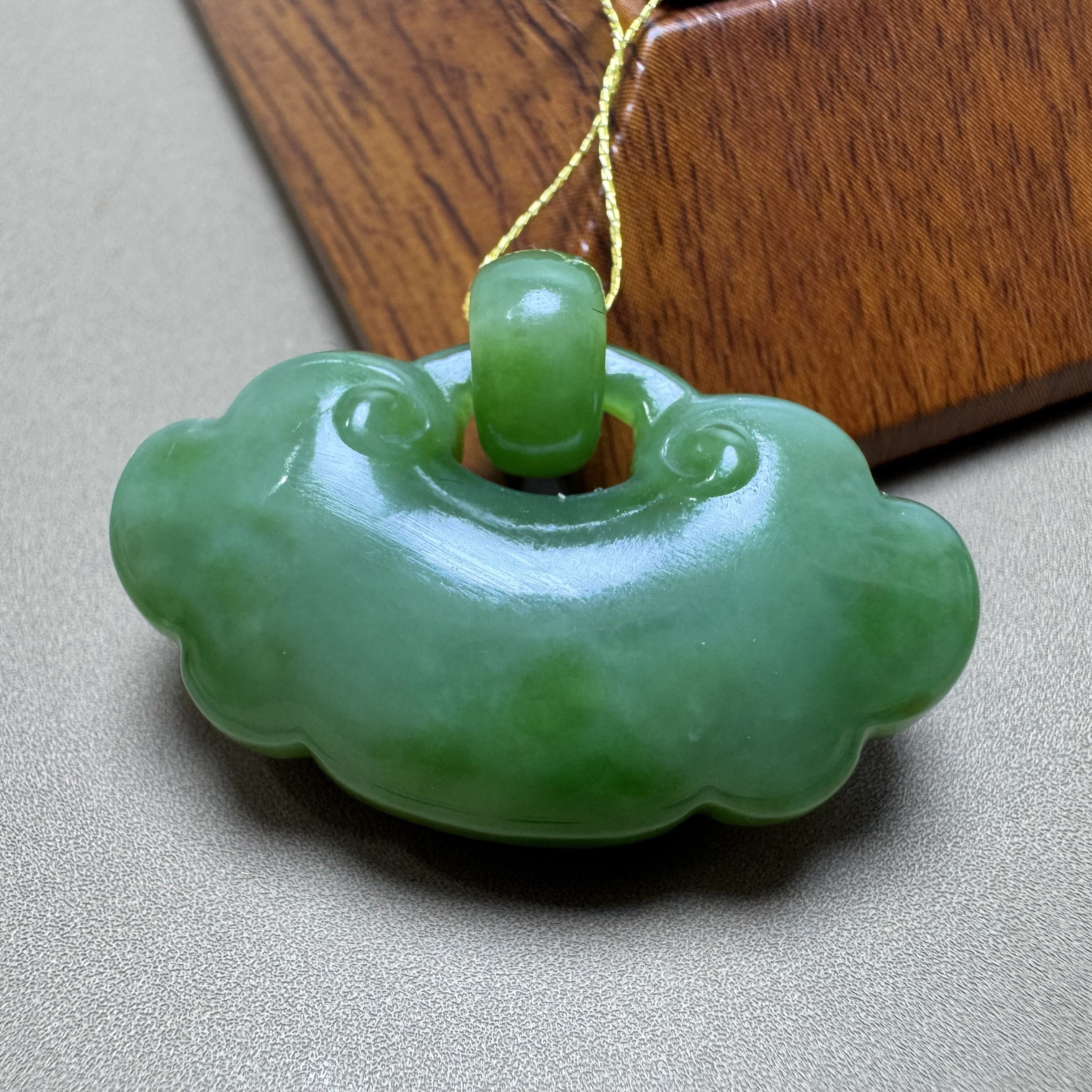 美哭了方言和田玉老坑俄料碧玉菠菜绿精美平安锁宝宝锁吊坠挂件S