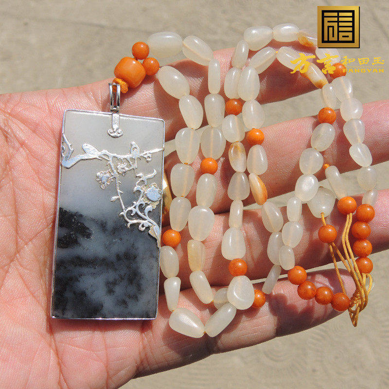 方言和田玉无结构羊脂玉底好意境青花墨玉籽料18K白金镶玉牌吊坠F