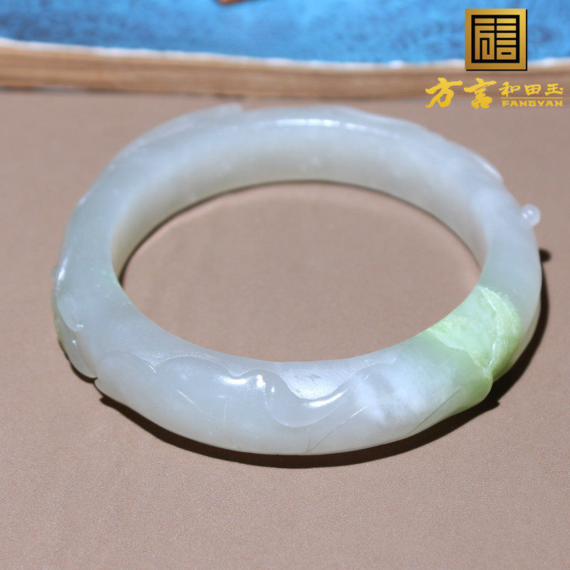 惊呆了方言和田玉青海老坑料湖水绿带翠色59mm莲花手镯玉镯子O8