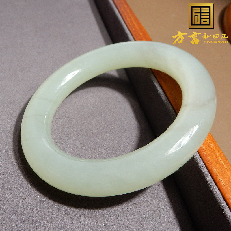 高品方言和田玉精品收藏青海料温润冰底晴水胖圆条56mm女士手镯w1