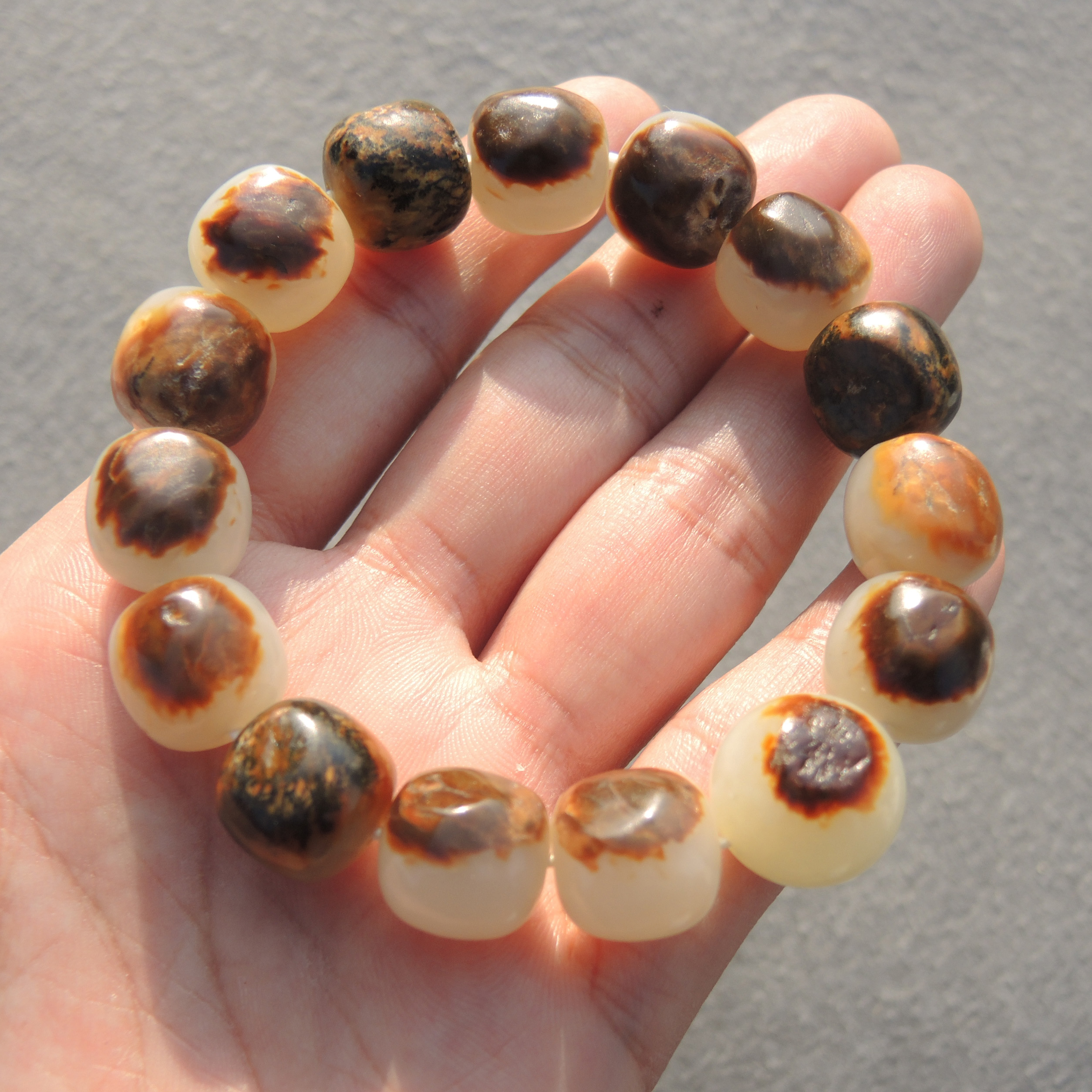 惊呆了方言和田玉臻品老熟细腻颗颗枣红皮白玉籽料16mm手串手链S