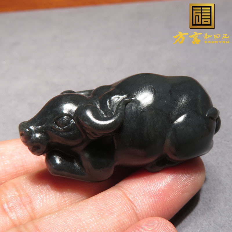 爆红方言和田玉精品级新疆特色细腻聚墨青花籽料扭转乾坤吊坠w2