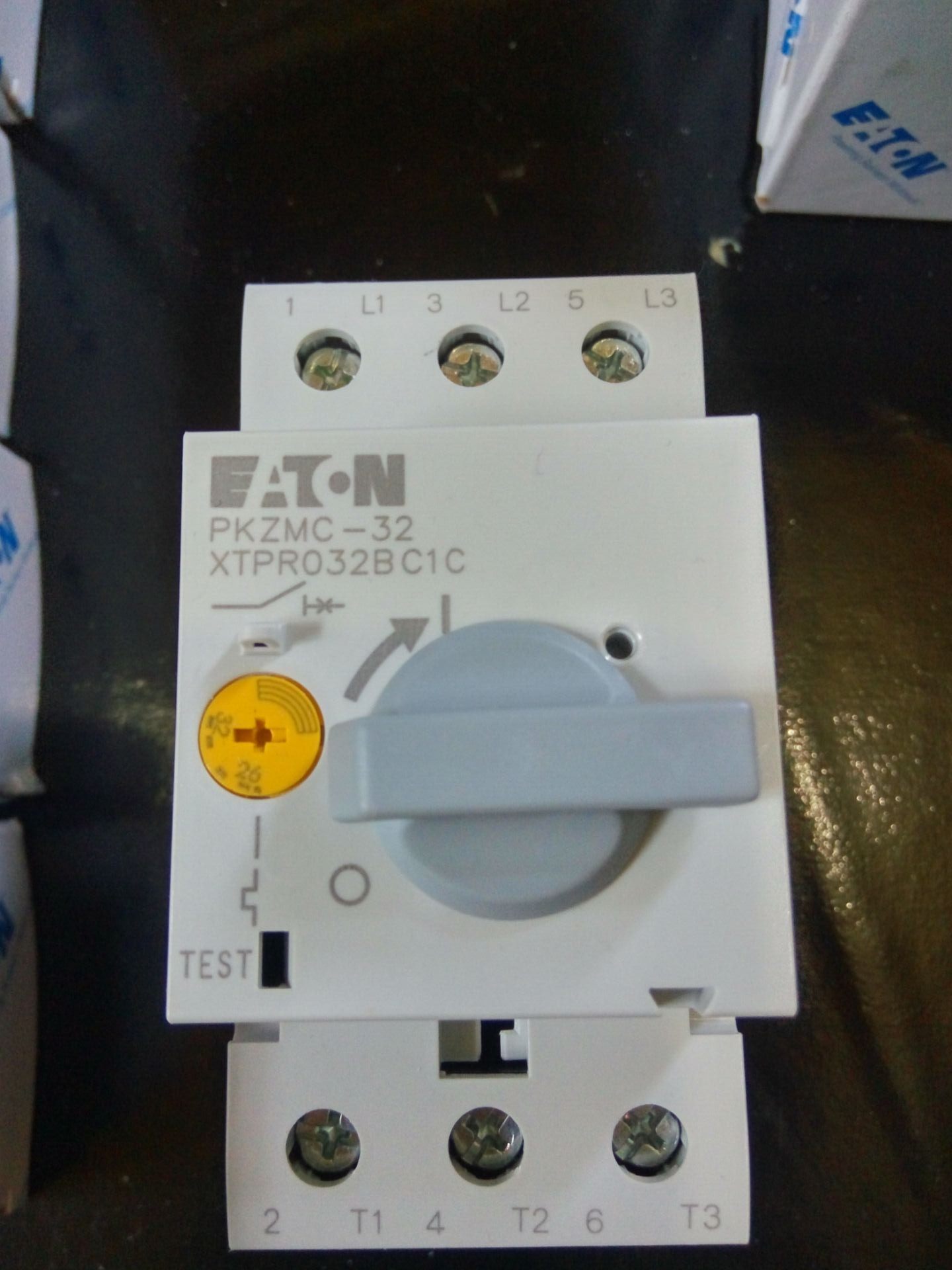 全新伊顿金钟穆勒马达保护器 EATON PKZMC-32 电动机开关 现货