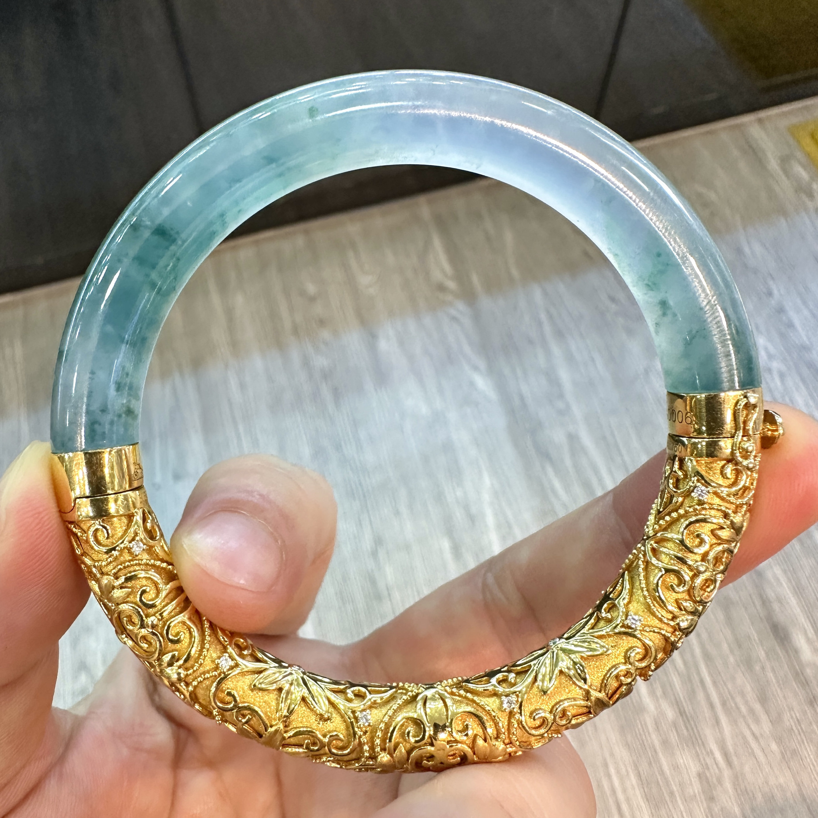 天然缅甸翡翠Ａ货，玻璃种手镯，半截翡翠半截18K金伴钻精工镶嵌