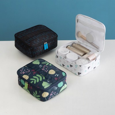 旅行加厚分隔防水立体桌面化妆包