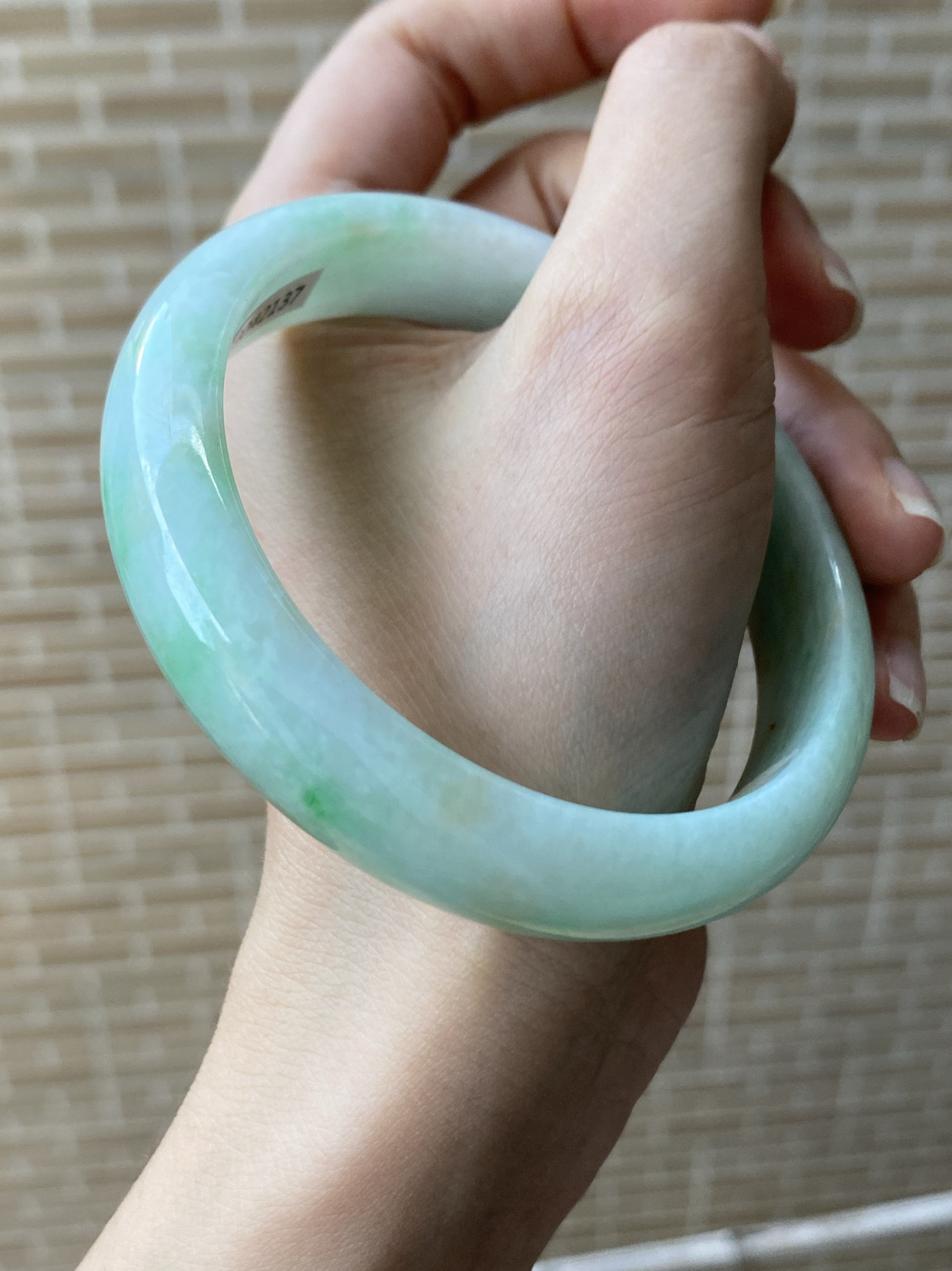 玉萌色大圈口天然翡翠手镯女款冰种飘绿手镯62圈口正品带证书