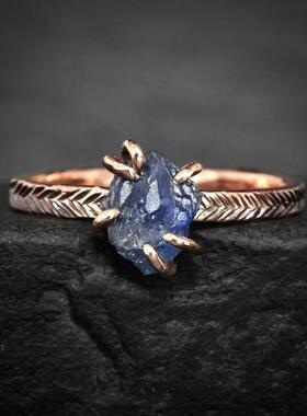 玫瑰金天然蓝宝石戒指爪镶羽毛