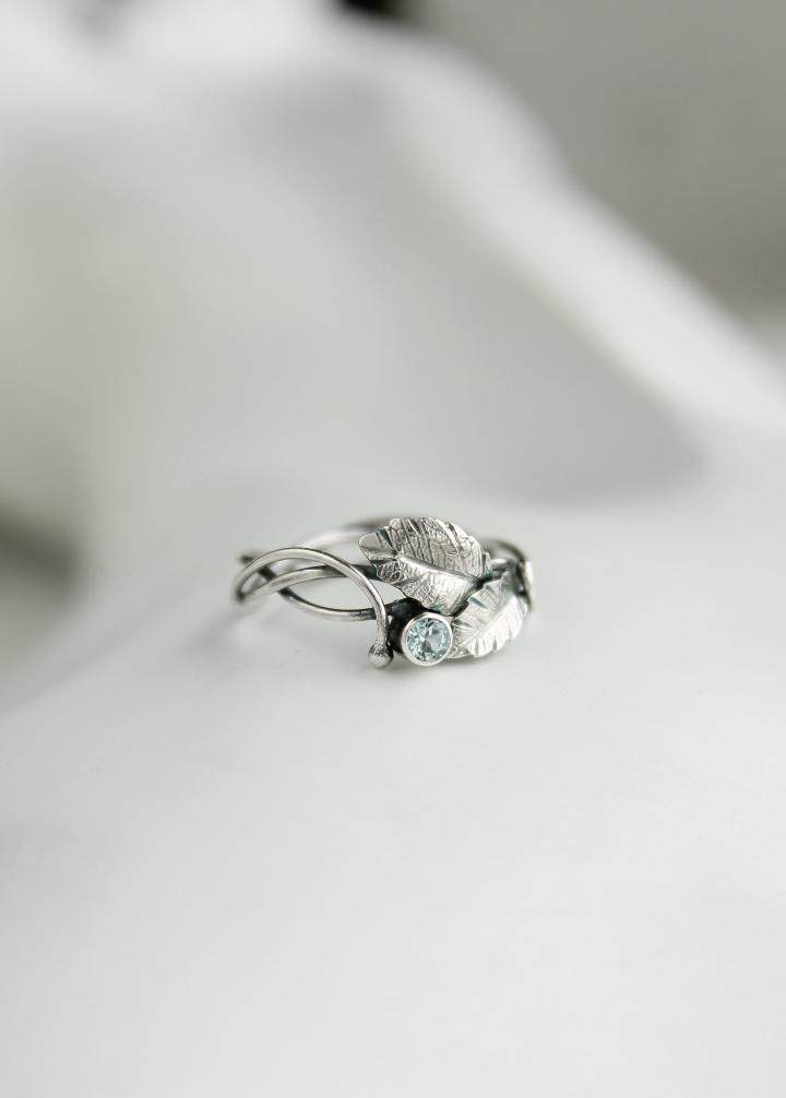 乌克兰代购Jewelry 手作蓝色托帕石镶嵌纯银叶子精灵订婚戒指