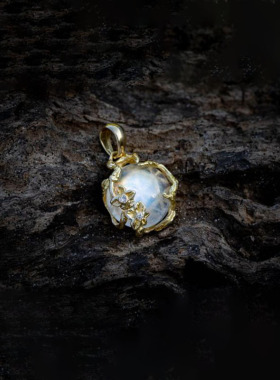 黄金白金女彩虹月石钻石项链镶嵌