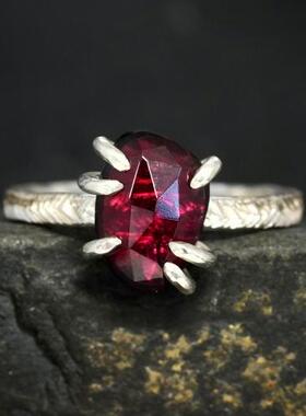 女士原始天然石榴石戒指宝石镶嵌