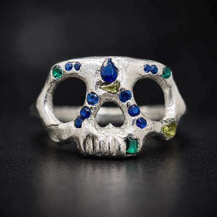 美国代购Sapphire㊣ 手作个性蓝宝石祖母绿镶嵌纯银骷髅头戒指