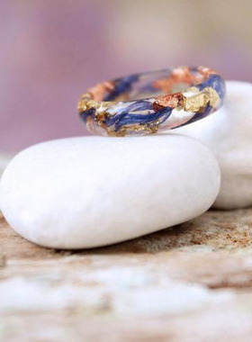 深蓝色花瓣矢车菊花朵铜金箔戒指