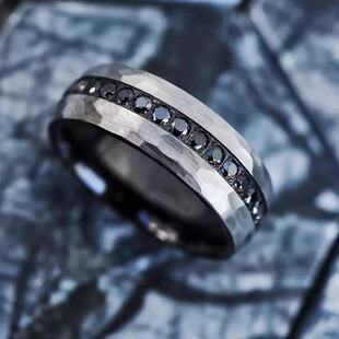 美国代购Diamond㊣ 手作现代摇滚黑钻石镶嵌拉丝锤纹碳化钨戒指