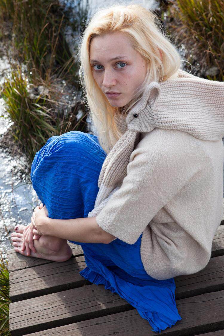 德国代购rabbit㊣ 手作简约柔软羊毛编织玻璃眼睛可爱兔子围巾