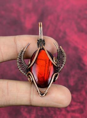 铜线缠绕红拉长石公牛头造型吊坠