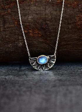 天然彩虹蓝色闪光月亮石项链镶嵌