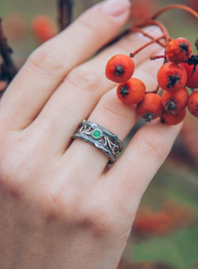 祖母绿宝石镶嵌树枝纯银结婚戒指