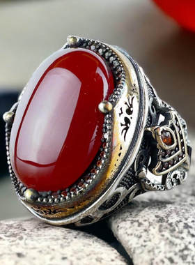 红色宝石镶嵌纯银雕刻剑男士戒指