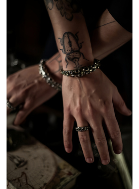 章鱼触手雕刻开口可调中性手镯