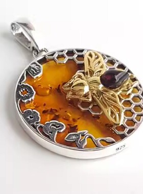 加拿大代购Necklace㊣ 手作华丽圆形波罗海琥珀蜜蜂栖息蜂巢项链