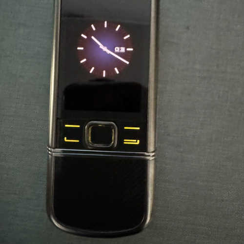 议价诺基亚8800A碳纤，高配4G，纯原，通话正常。单机无配件.